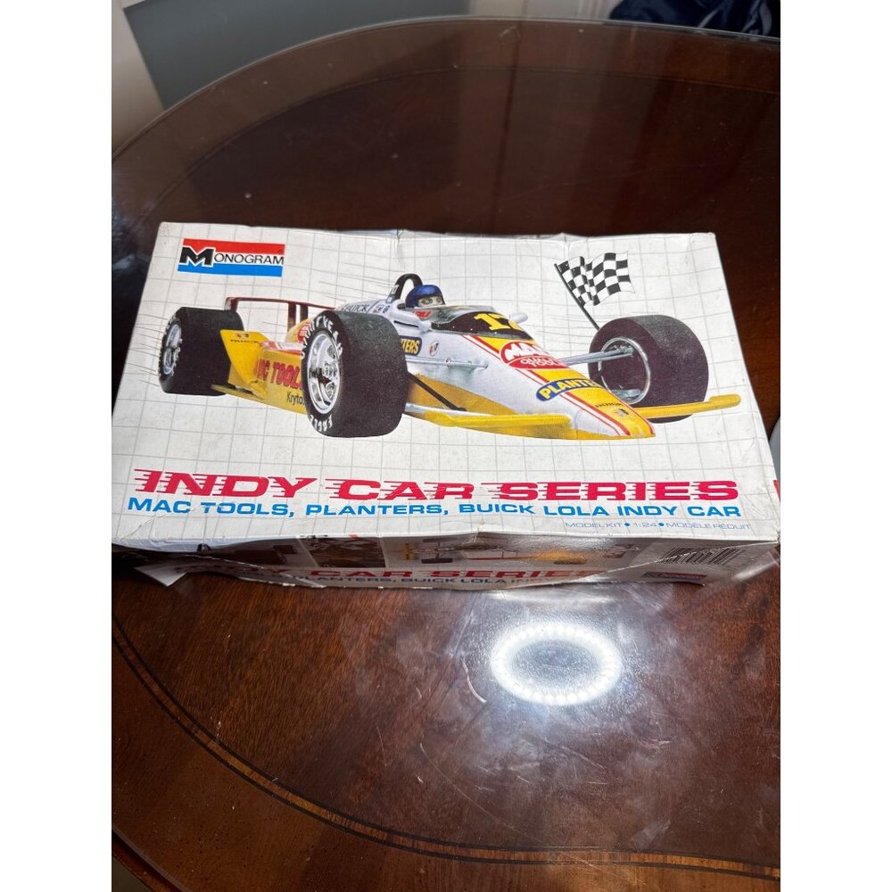 Monogram 1:24 Scale Model  2792 Mac Tools Planters Buick Lola Indy Car     58-43